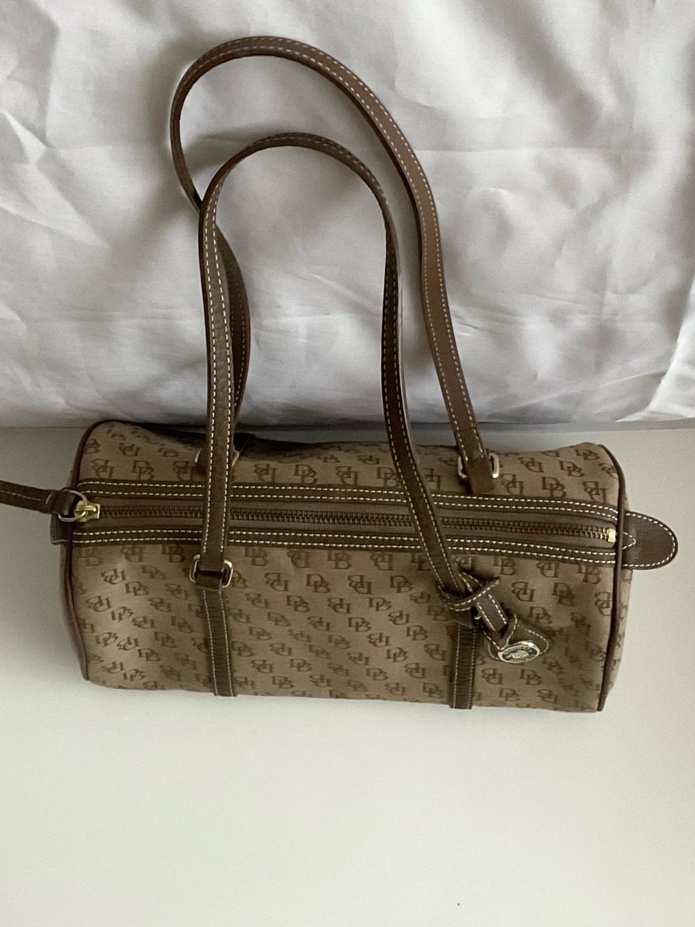 VINTAGE DOONEY & BOURKE BARREL BAG - Picture 4 of 16